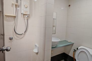 Bangunan Duta Impian (The Embassy Suites)