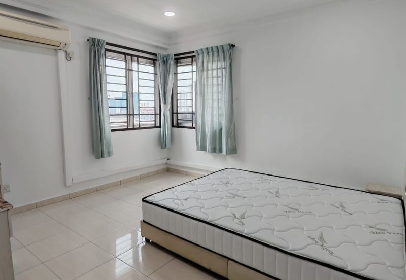 Bangunan Duta Impian (The Embassy Suites)