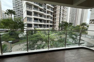 Baypoint @ Country Garden Danga Bay