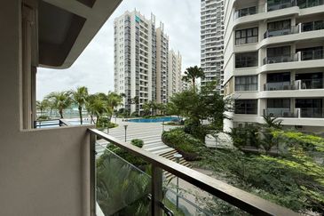 Baypoint @ Country Garden Danga Bay