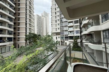 Baypoint @ Country Garden Danga Bay