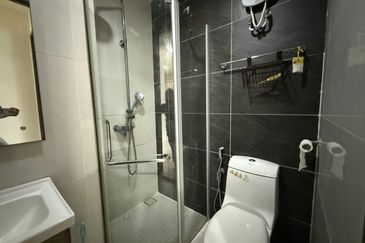 Baypoint @ Country Garden Danga Bay