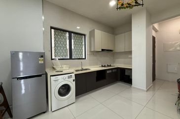 Baypoint @ Country Garden Danga Bay