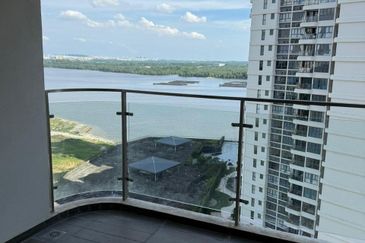 Baypoint @ Country Garden Danga Bay