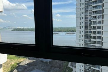 Baypoint @ Country Garden Danga Bay