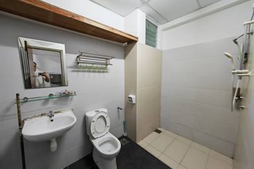 Akademik Suite @ Mount Austin