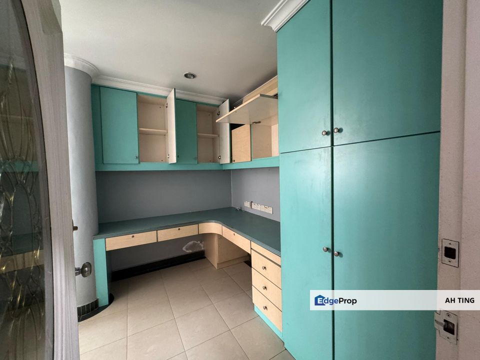 Double Storey Terrace House End Lot Taman Suria , Johor, Johor Bahru