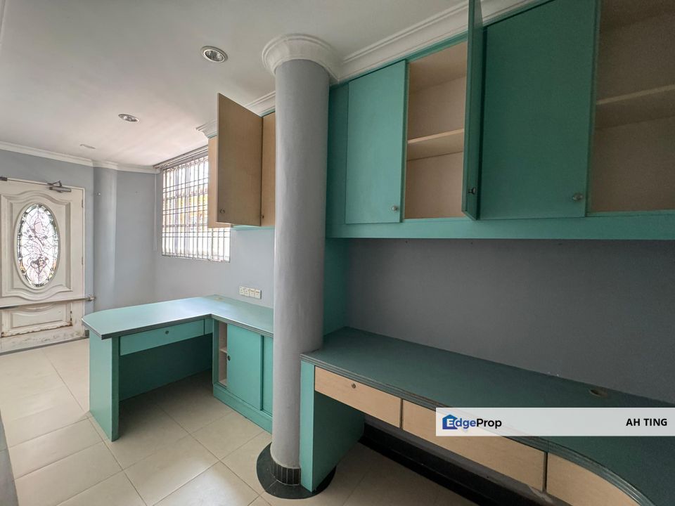 Double Storey Terrace House End Lot Taman Suria , Johor, Johor Bahru