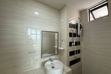 D'Summit Residences @ Kempas Utama