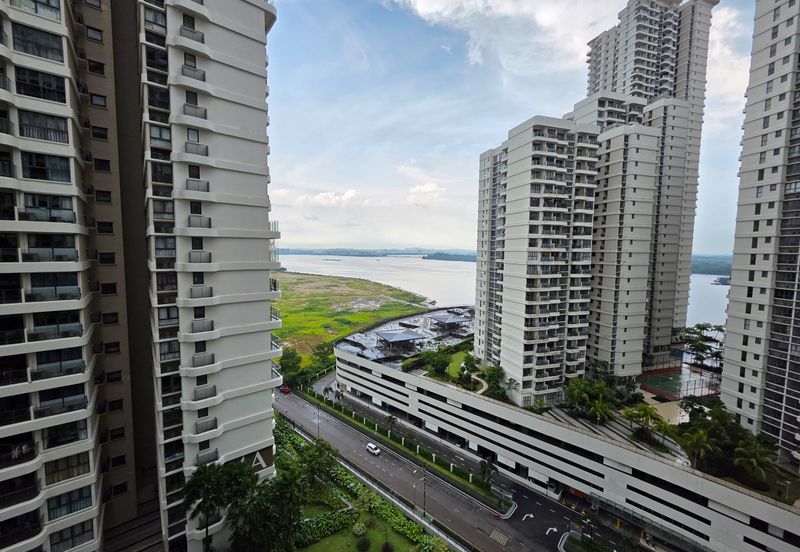 Baypoint @ Country Garden Danga Bay