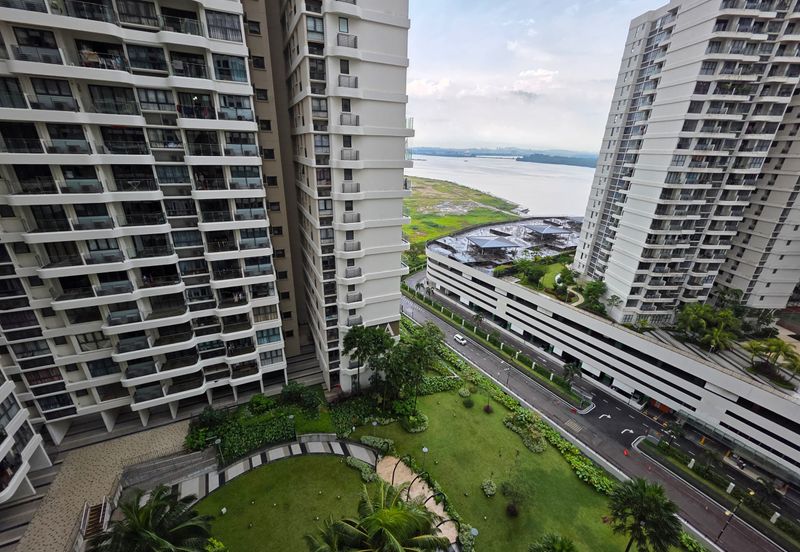 Baypoint @ Country Garden Danga Bay