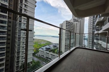 Baypoint @ Country Garden Danga Bay