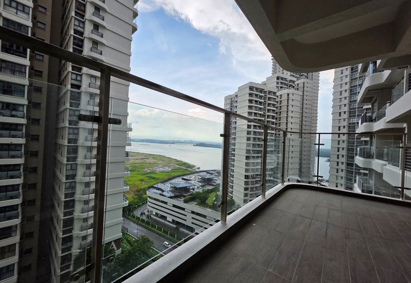 Baypoint @ Country Garden Danga Bay