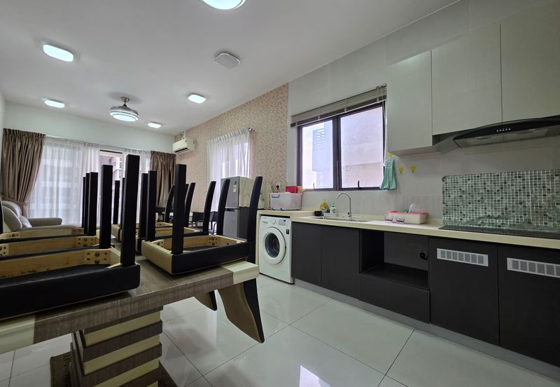 Baypoint @ Country Garden Danga Bay