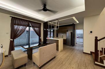 Jalan Austin Heights 1