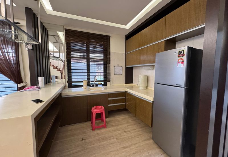 Jalan Austin Heights 1