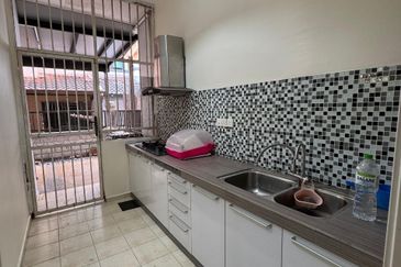 Jalan Austin Heights 1