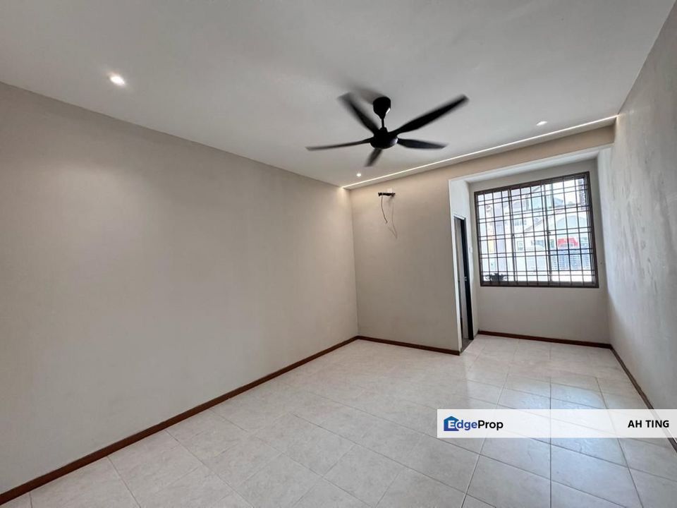 1.5 Storey Terrace House End Lot Bukit Impian , Johor, Skudai