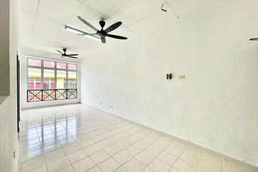 [REFURBISHED] SHOP APARTMENT TAMAN TENAGA KAJANG BANGI