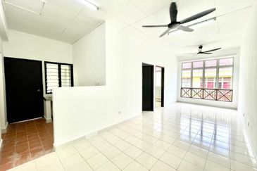 [REFURBISHED] SHOP APARTMENT TAMAN TENAGA KAJANG BANGI