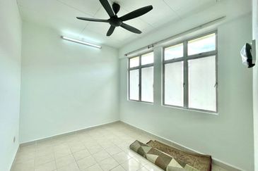 [REFURBISHED] SHOP APARTMENT TAMAN TENAGA KAJANG BANGI