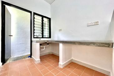 [REFURBISHED] SHOP APARTMENT TAMAN TENAGA KAJANG BANGI