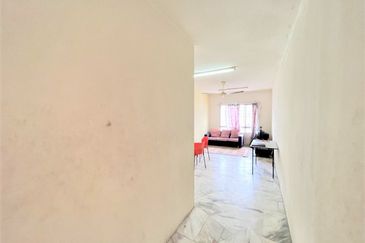 Residensi Warnasari 1