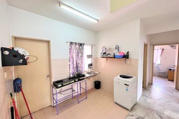 Residensi Warnasari 1