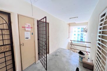 Residensi Warnasari 1