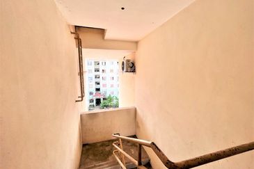 Residensi Warnasari 1