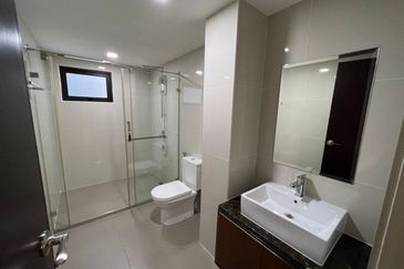 Royalle Condominium @ North Kiara