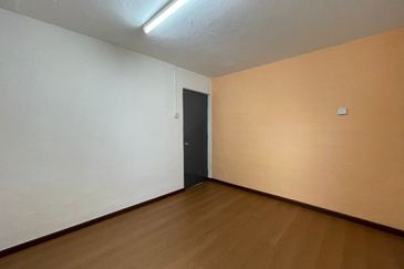 Kondo Rakyat (Desa Pantai Flat)