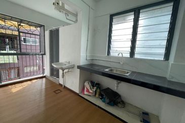 Kondo Rakyat (Desa Pantai Flat)