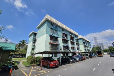 Flat Pandan Jaya Near LRT (Walking Distance), 2 Covered Parking Space, KL