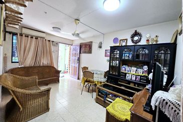 Flat Pandan Jaya Near LRT (Walking Distance), 2 Covered Parking Space, KL