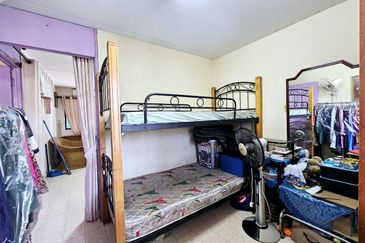 Flat Pandan Jaya Near LRT (Walking Distance), 2 Covered Parking Space, KL