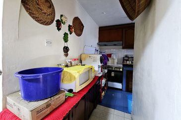 Flat Pandan Jaya Near LRT (Walking Distance), 2 Covered Parking Space, KL