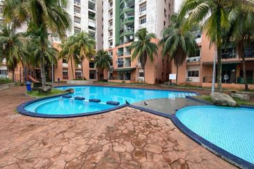 City Garden Palm Villa Condominium