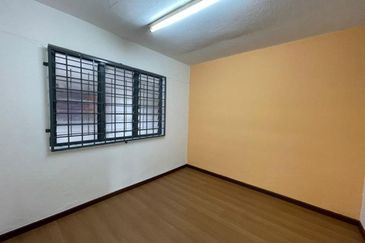 Kondo Rakyat (Desa Pantai Flat)