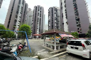 Kondo Rakyat (Desa Pantai Flat)