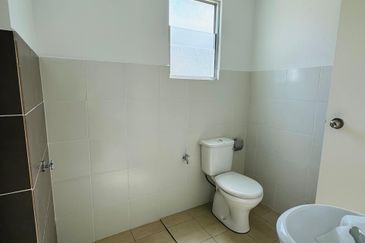 Corner Lot Freehold Double Storey House nr Mambau Seremban 2 town