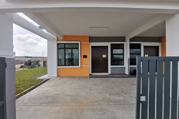 Freehold Completed House End Lot Single Storey House nr Rembia Alor Gajah Cheng Melaka