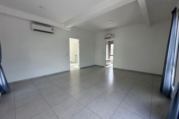 Gated Guarded Double Storey Semi D 50 x 80 - Ayer Keroh Melaka