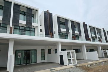 4 mins to Melaka Sentral Gated Guarded 3 Storey Terrace nr Melaka Sentral Kg 8 Melaka Town