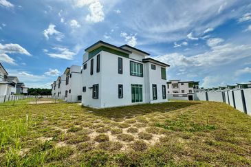 50 x 100 Gated Guarded Double Storey Bungalow nr Bemban Jasin Ayer Keroh Melaka