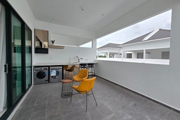 6 Mins to Aeon Gated Guarded 3 storey Terrace nr Bachang Kg 8 Melaka