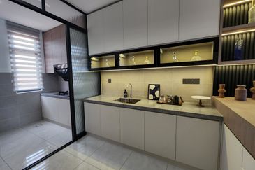 4 mins to Lotus Cheng Gated Double Storey House nr Cheng Melaka Town