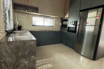 Gated Guarded Freehold Gated Guarded Single Storey Semi D nr Jasin Bemban Ayer Keroh Melaka