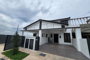Full loan 4 min to Lotus Cheng Double Storey House nr Krubong Cheng Melaka