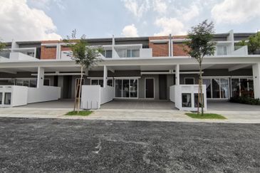 Brand New Gated Guarded Double Storey House at Country Villa Ayer Keroh Melaka
